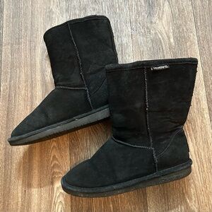 Bearpaw Emma Short Winter Boots in Black Size 8